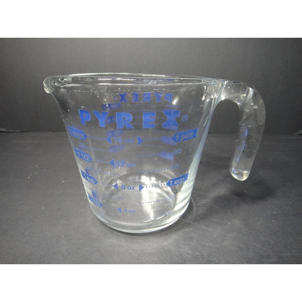 Vintage Pyrex 2 Cup Glass Measuring Cup Blue Lettering 16 oz 500 ml USA Made EUC
